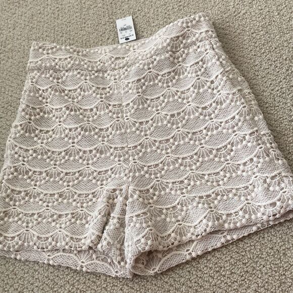 NEW Express High Rise Scalloped Lace Shorts Business Chic Cream 00 0 NWT RARE - Picture 3 of 9
